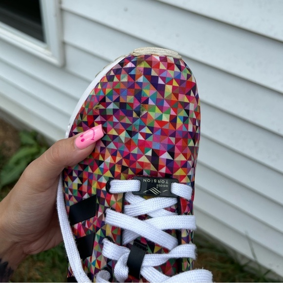- PRE OWNED MEN’S ADIDAS ZX FLUX MULTICOLOR PRISM size 8 1/2 - Picture 6 of 16